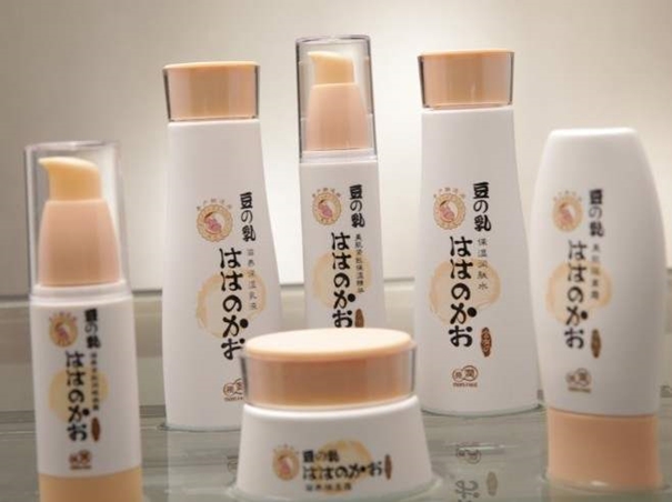 1636017572726648.jpg 化妝品代理報關(guān)進口公司告訴你申報化妝品需要的材料_副本.jpg